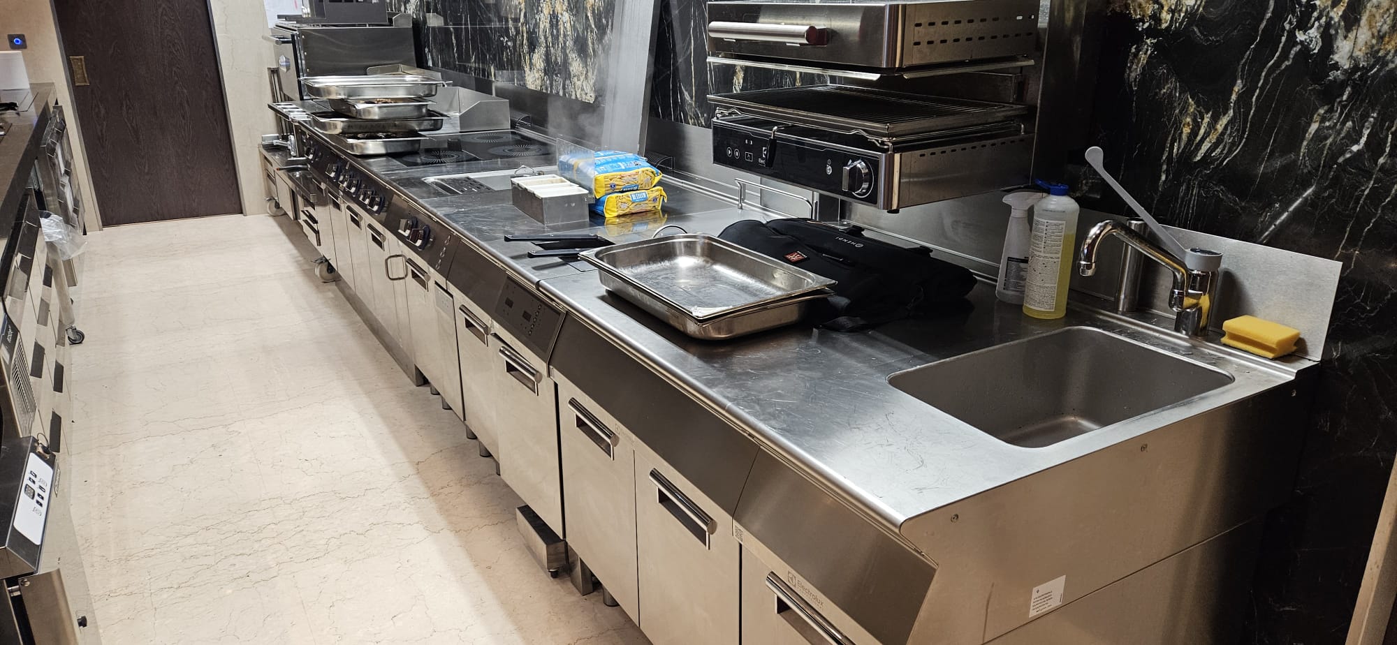 SDS Group a echipat bucătăriile și zonele de bar din cadrul Athenee Palace