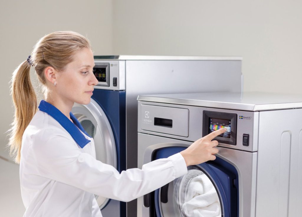 Utilizarea ecranului tactil UniVibe pe un echipament compact Electrolux Professional
